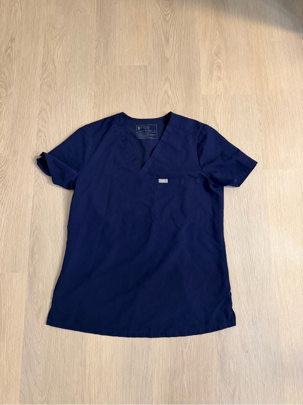 FIGS Men’s Navy V-Neck Scrub Top